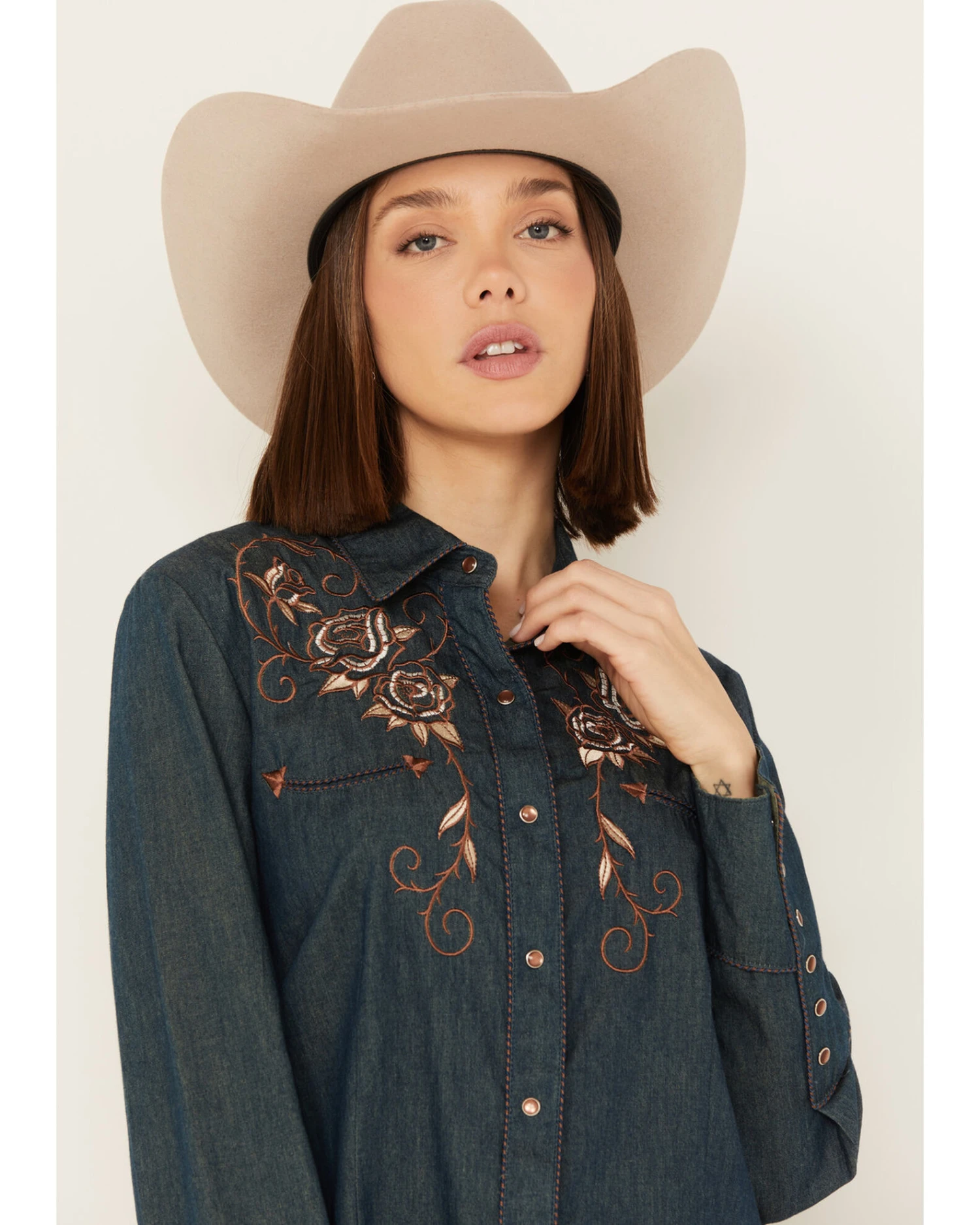 Scully Women's Rose Embroidered Denim Long Sleeve Pearl Snap Western Shirt 5 Scully Women's Rose Embroidered Denim Long Sleeve Pearl Snap Western Shirt - Image 3