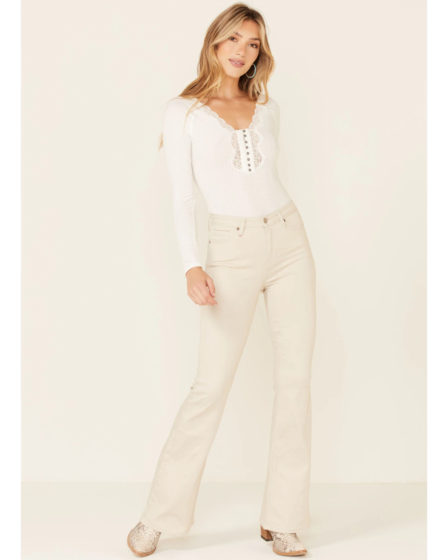 Idyllwind Women's Sanded High Rise Paradise Bootcut Jeans 6 Idyllwind Women's Sanded High Rise Paradise Bootcut Jeans - Image 4