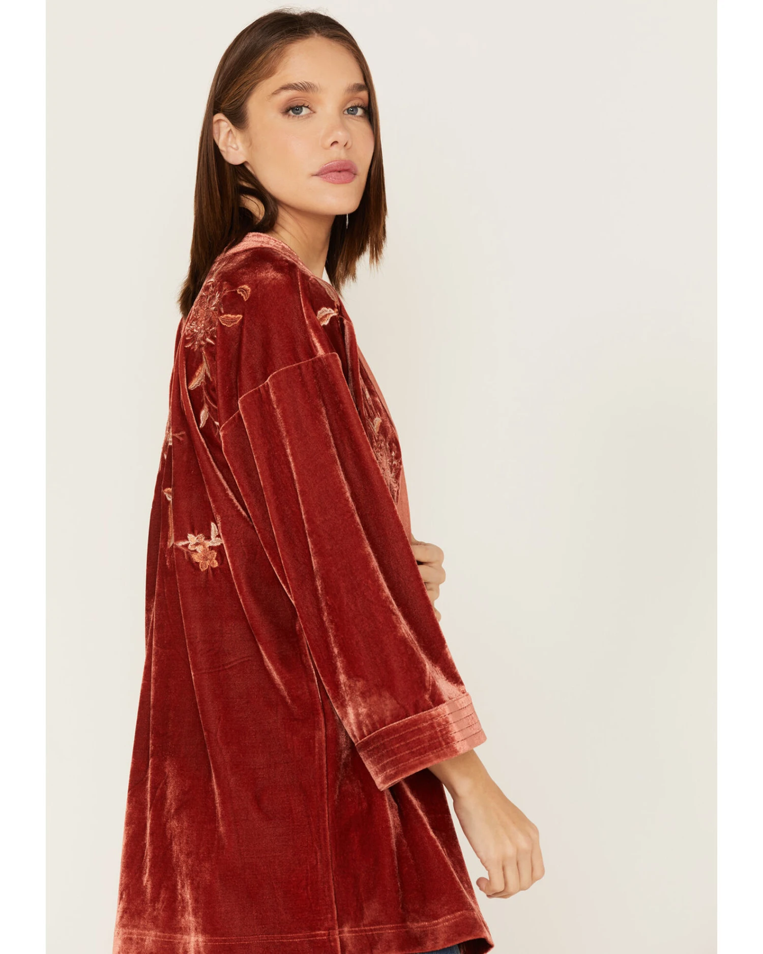 Mystree Women's Floral Embroidered Velvet Kimono 5 Mystree Women's Floral Embroidered Velvet Kimono - Image 3