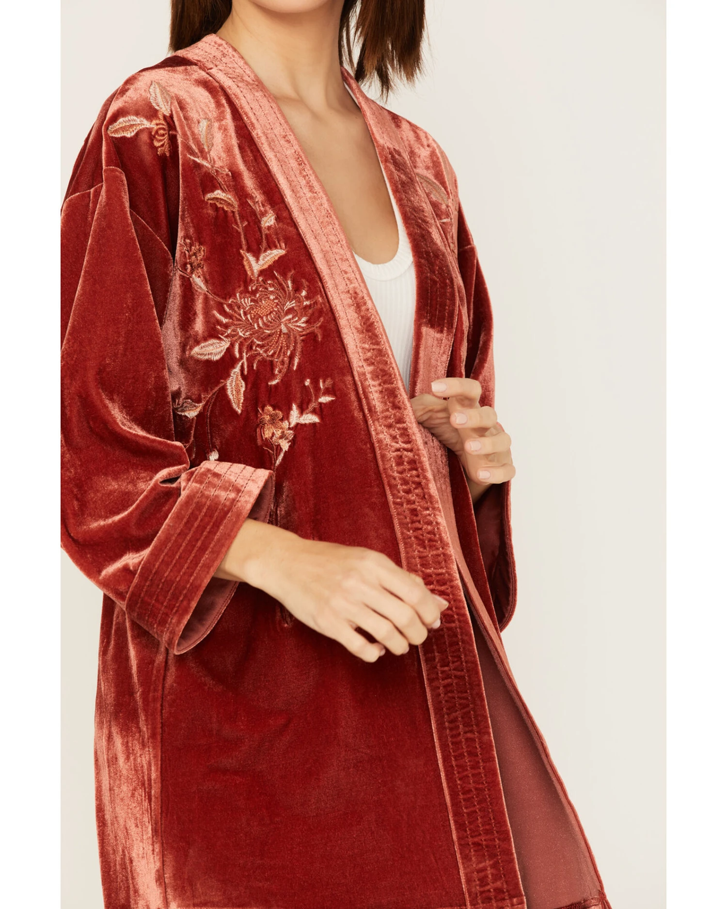 Mystree Women's Floral Embroidered Velvet Kimono 3 Mystree Women's Floral Embroidered Velvet Kimono