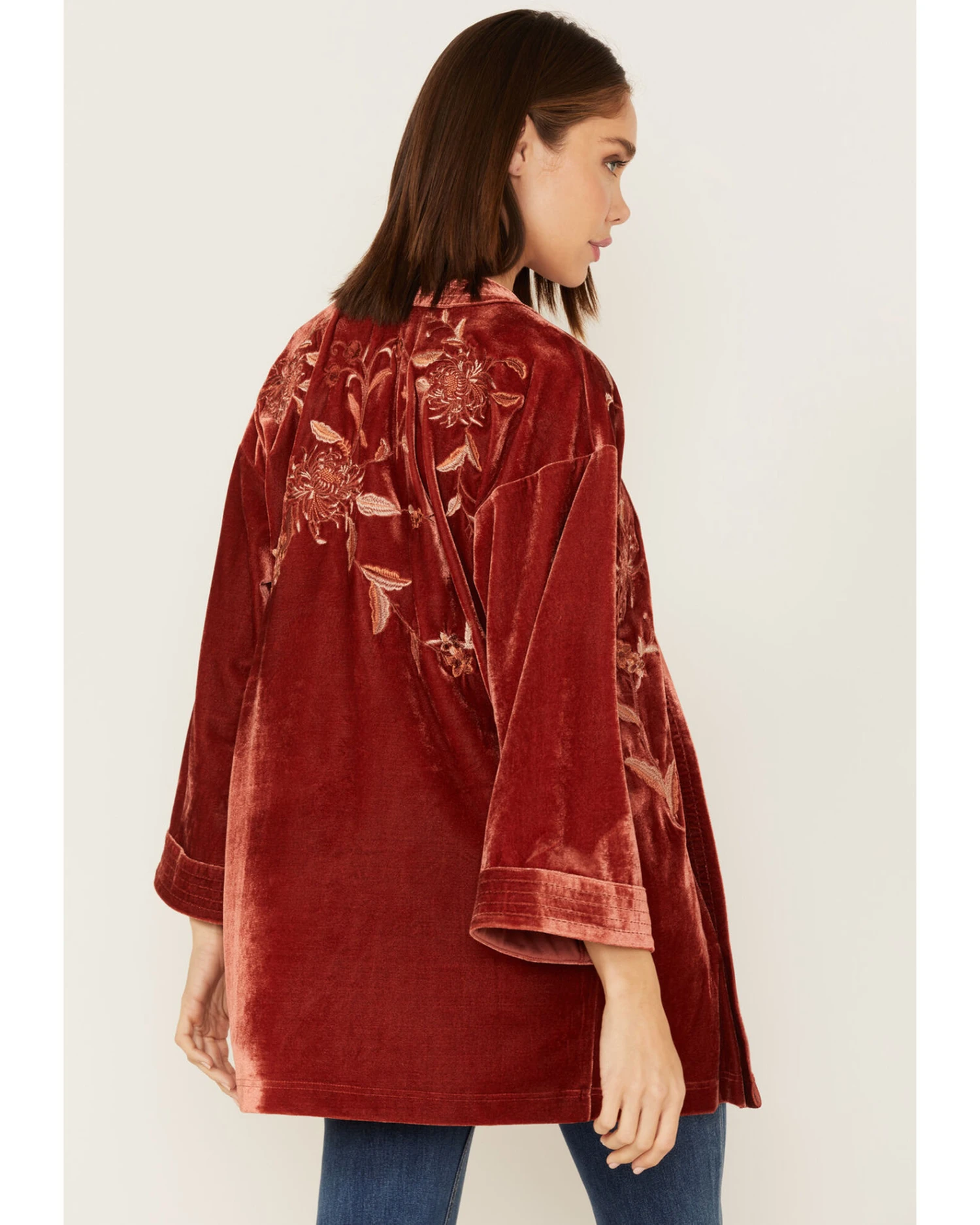 Mystree Women's Floral Embroidered Velvet Kimono 6 Mystree Women's Floral Embroidered Velvet Kimono - Image 4